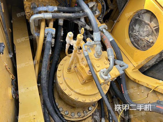 回转马达和主控阀（整机外观）