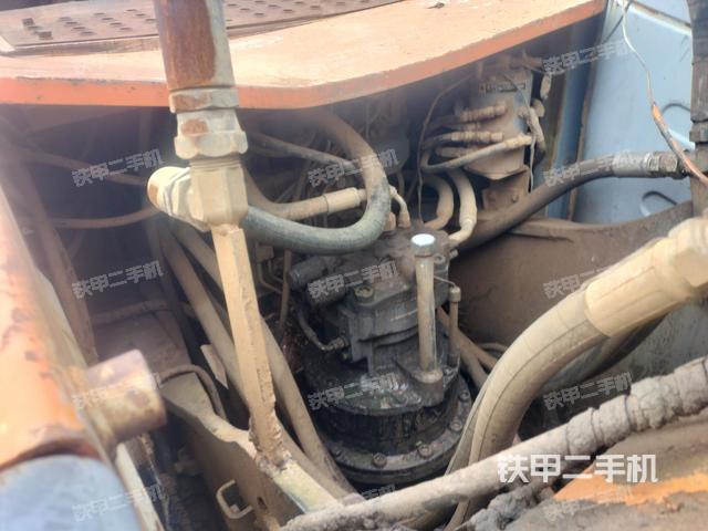 回转马达和主控阀（整机外观）