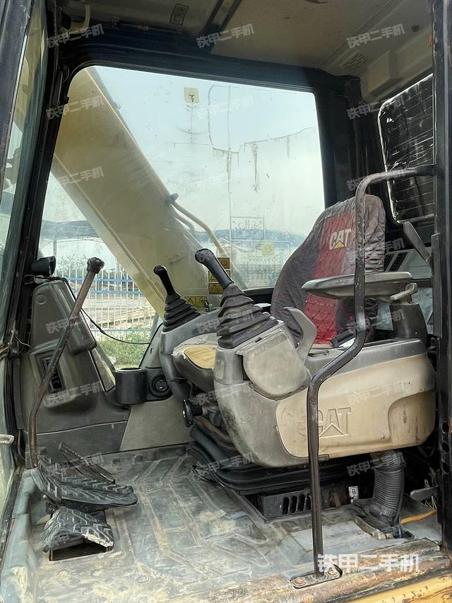 驾驶室整体(整机外观) 驾驶室整体(整机外观)