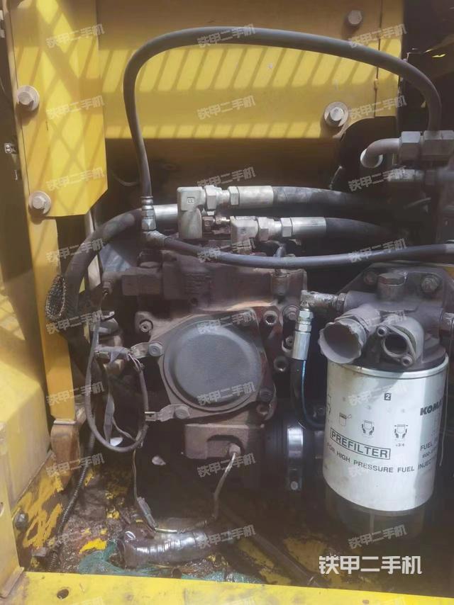 液压泵舱室正面整体（整机外观）