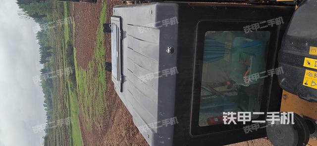 驾驶室顶部（整机外观）