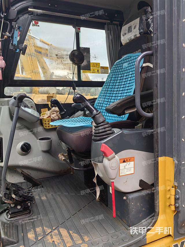 驾驶室整体(整机外观) 驾驶室整体(整机外观)