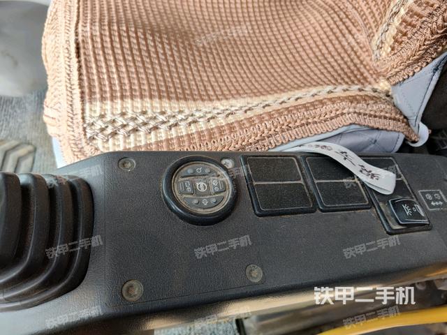 座椅左侧控制台/音响/含左手柄（驾驶室部分）