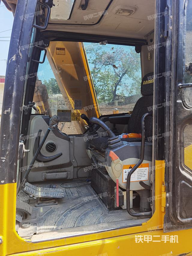 驾驶室整体（整机外观）