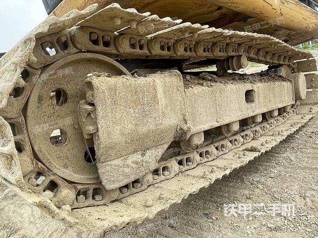 单侧履带整体(整机外观) 单侧履带整体(整机外观)