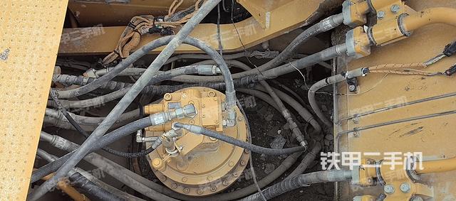 回转马达和主控阀（整机外观）