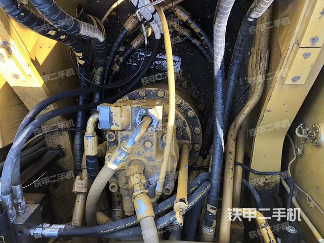 回转马达和主控阀（整机外观）