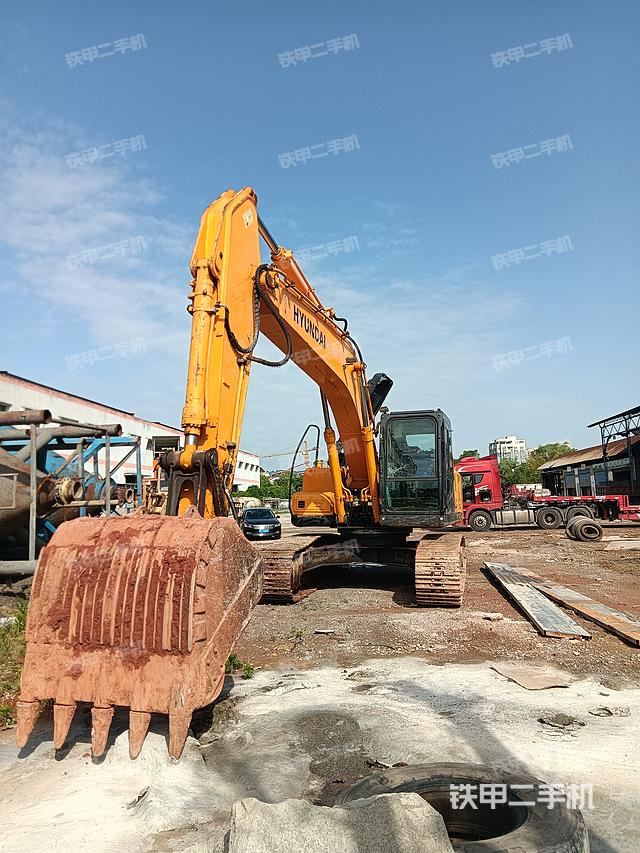 现代R225LC-7挖掘机