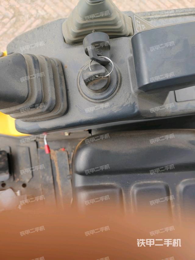 座椅右侧控制台/钥匙门/油门/含右手柄（驾驶室部分）