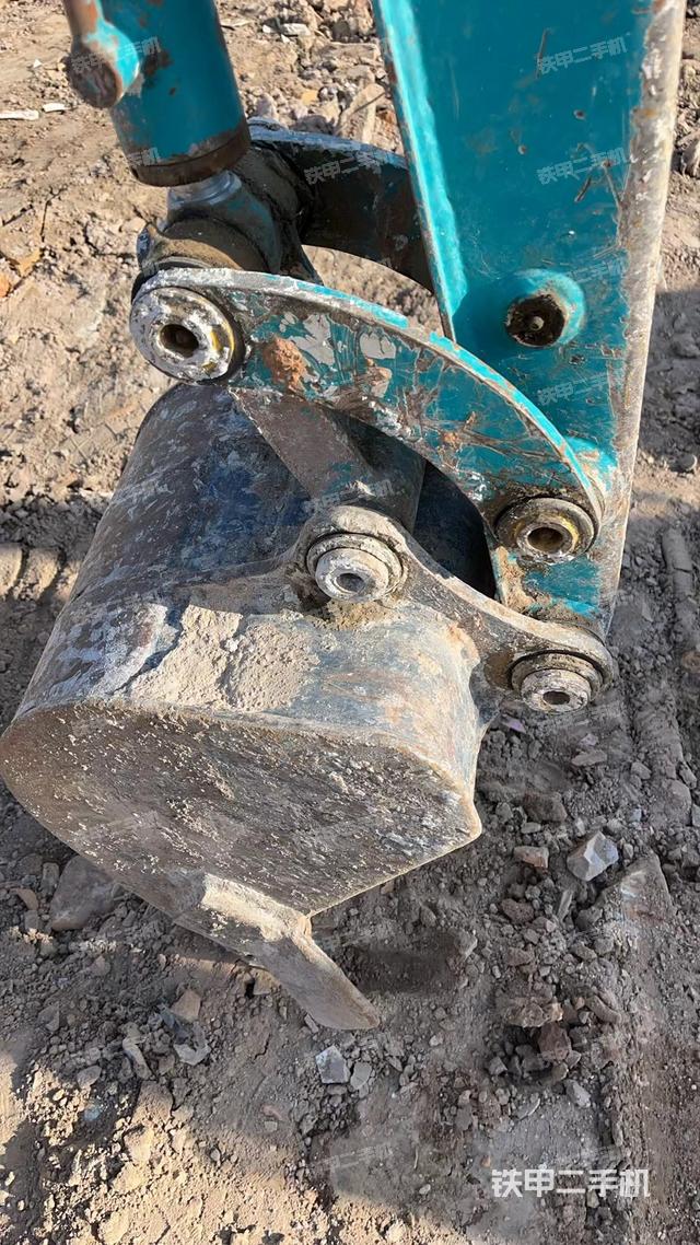 驾驶室顶部（整机外观）