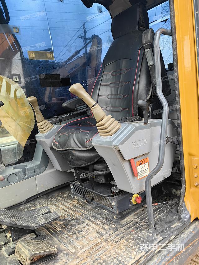 驾驶室整体(整机外观) 驾驶室整体(整机外观)