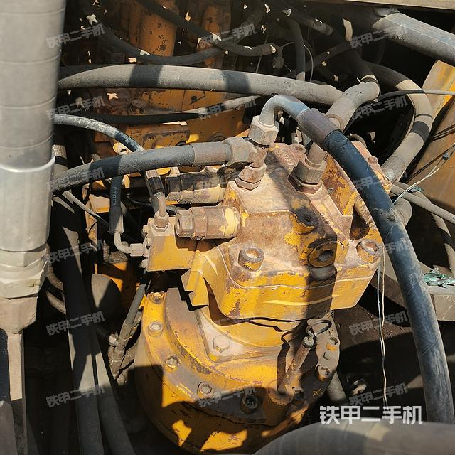 回转马达和主控阀（整机外观）