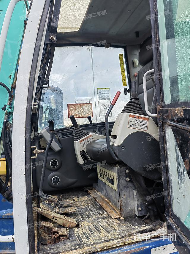 驾驶室整体（整机外观）