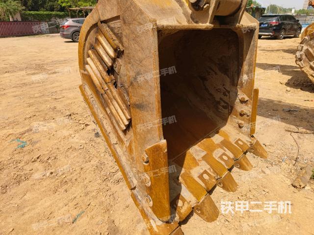 鏟斗右后整體（工作和回轉(zhuǎn)裝置）