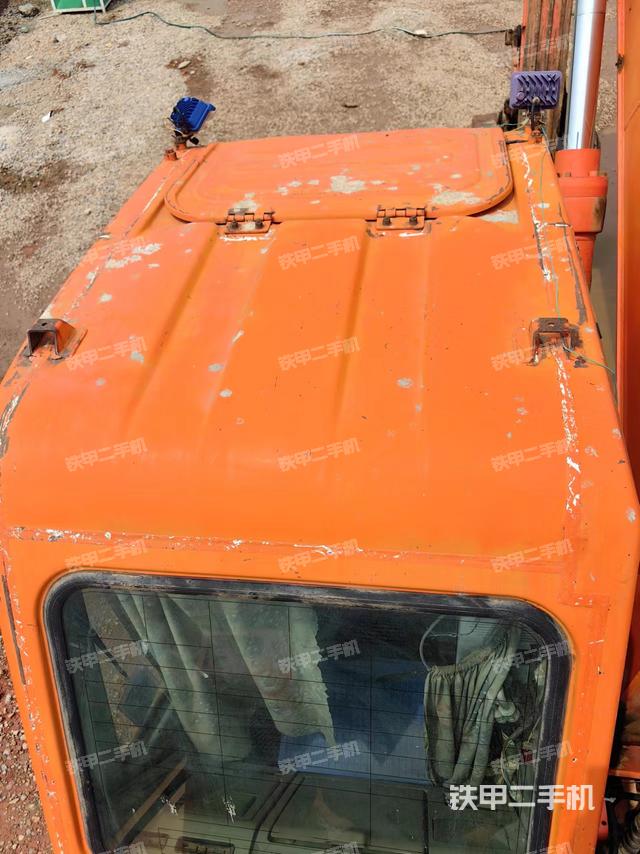 驾驶室顶部（整机外观）