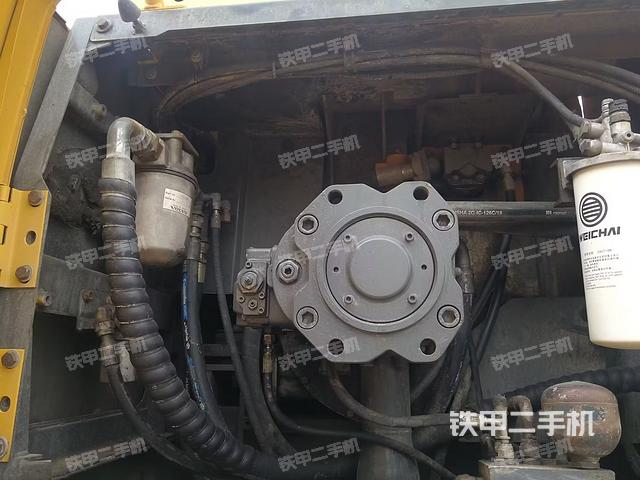 液压泵舱室正面整体（整机外观）