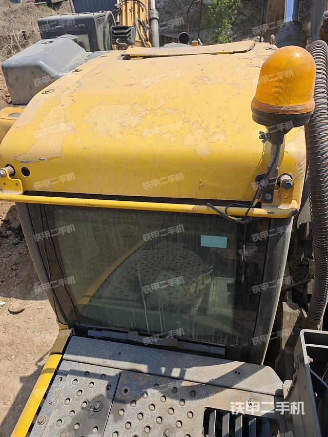 驾驶室顶部（整机外观）