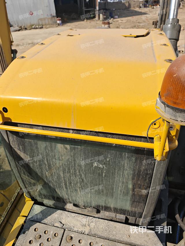 驾驶室顶部（整机外观）