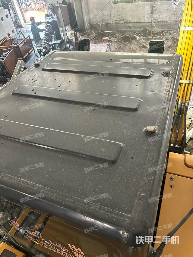 驾驶室顶部（整机外观）