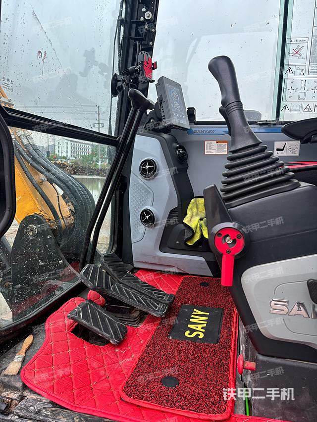 驾驶室整体（整机外观）