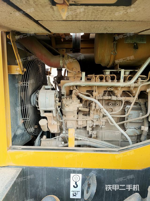 发动机右侧（整机外观及大件）