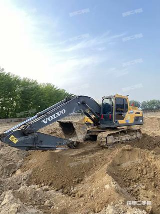 银川沃尔沃EC210B挖掘机实拍图片