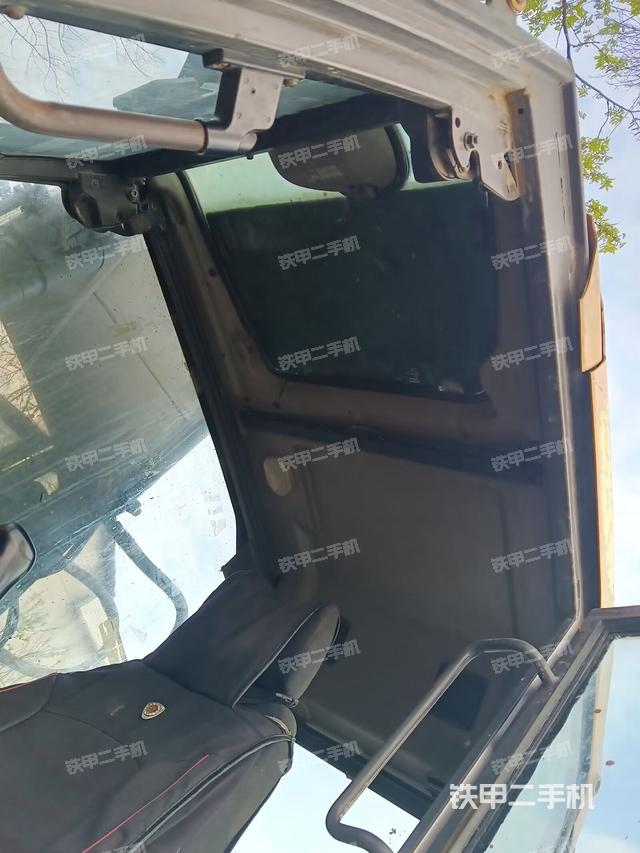 驾驶室顶部（整机外观）