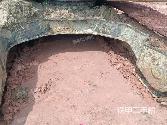 轉(zhuǎn)盤和下車架正前（工作和回轉(zhuǎn)裝置）