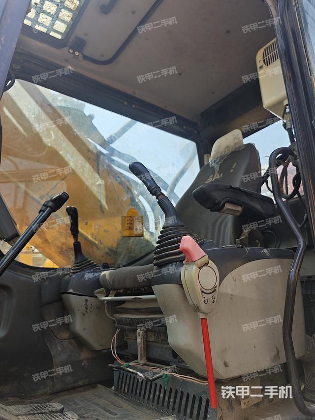 驾驶室整体（整机外观）