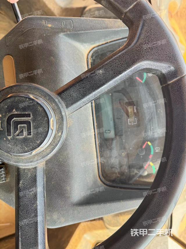 驾驶室操作台（设备外观及核心部件）