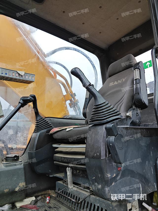 驾驶室整体（整机外观）