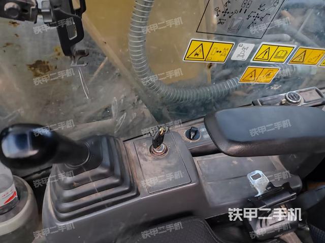 座椅右侧控制台/钥匙门/油门/含右手柄（驾驶室部分）