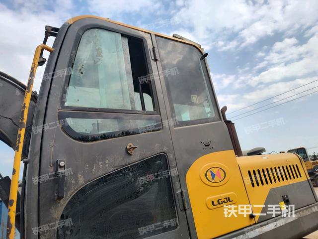 ?駕駛室正側(cè)（駕駛室部分）