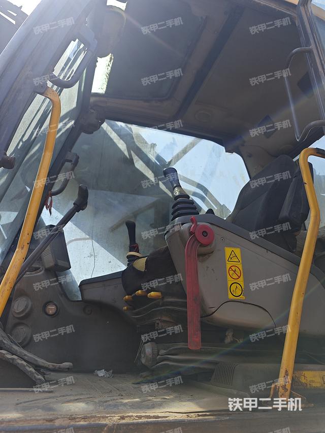 驾驶室整体（整机外观）