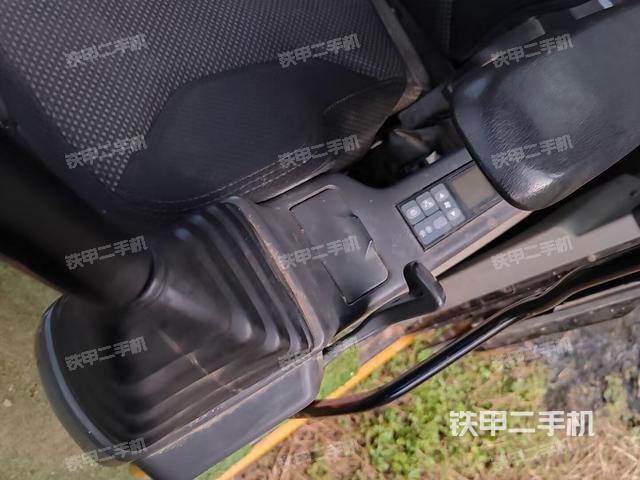 座椅左侧控制台/音响/含左手柄（驾驶室部分）