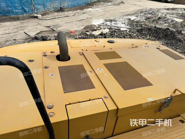 驾驶室顶部（整机外观）