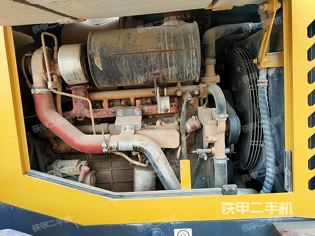 发动机左侧（整机外观及大件）