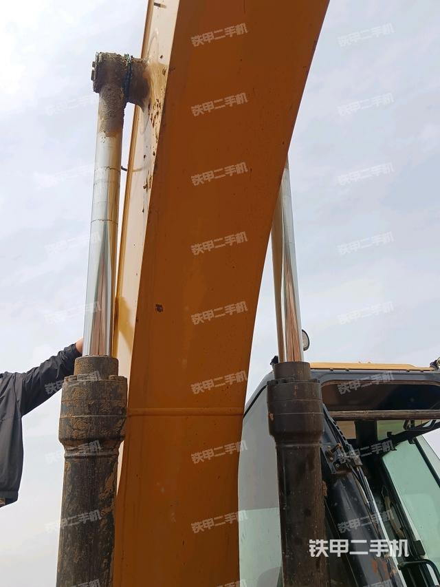 大臂油缸整體?豎拍（工作和回轉(zhuǎn)裝置）