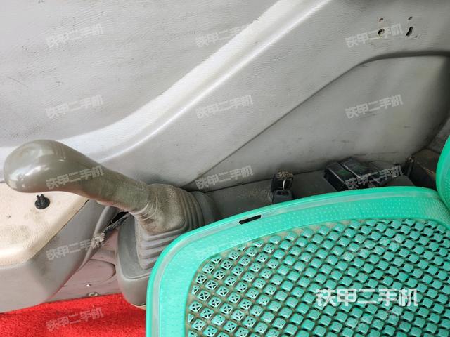 座椅右側(cè)控制臺(tái)/鑰匙門(mén)/油門(mén)/含右手柄（駕駛室部分）