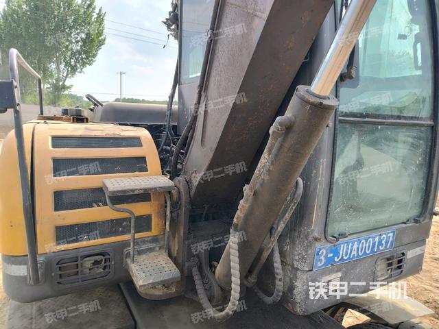 大臂根部?斜（工作和回轉(zhuǎn)裝置）