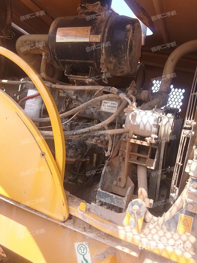 发动机左侧（整机外观及大件）