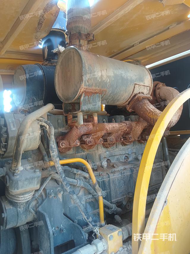 发动机右侧（整机外观及大件）