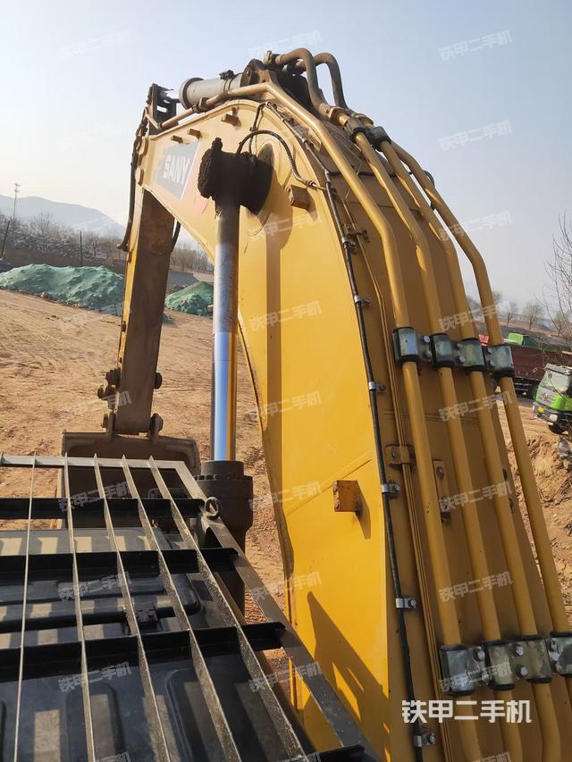 驾驶室顶部（整机外观）