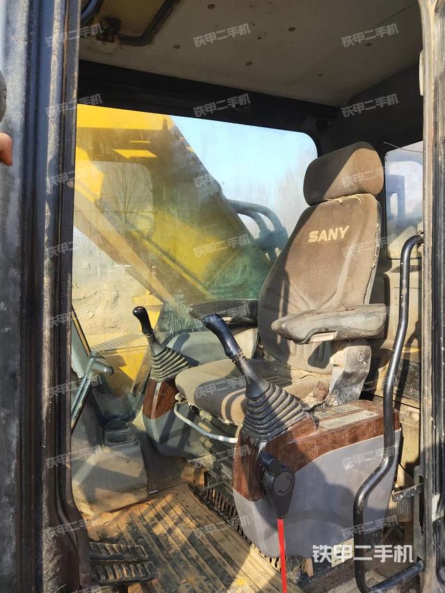 驾驶室整体（整机外观）