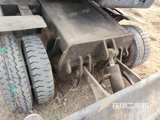 轉(zhuǎn)盤(pán)和下車(chē)架正前（工作和回轉(zhuǎn)裝置）