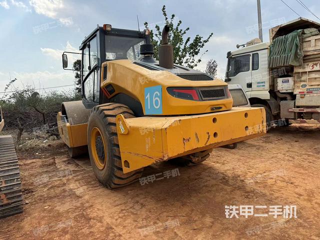 整机左侧（设备外观及核心部件）