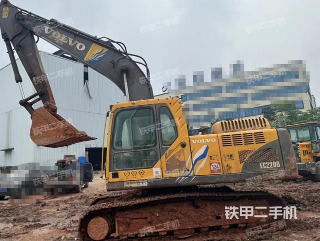 沃尔沃EC200B挖掘机