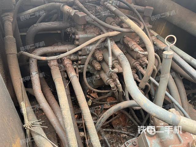 回转马达和主控阀（整机外观）