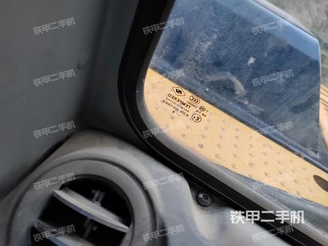 后窗玻璃角标（驾驶室部分）