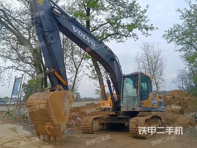 沃尔沃EC220DLR挖掘机